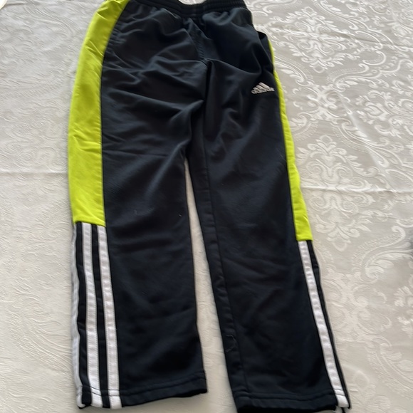 Adidas two piece set in black/green size 7 - Picture 6 of 8